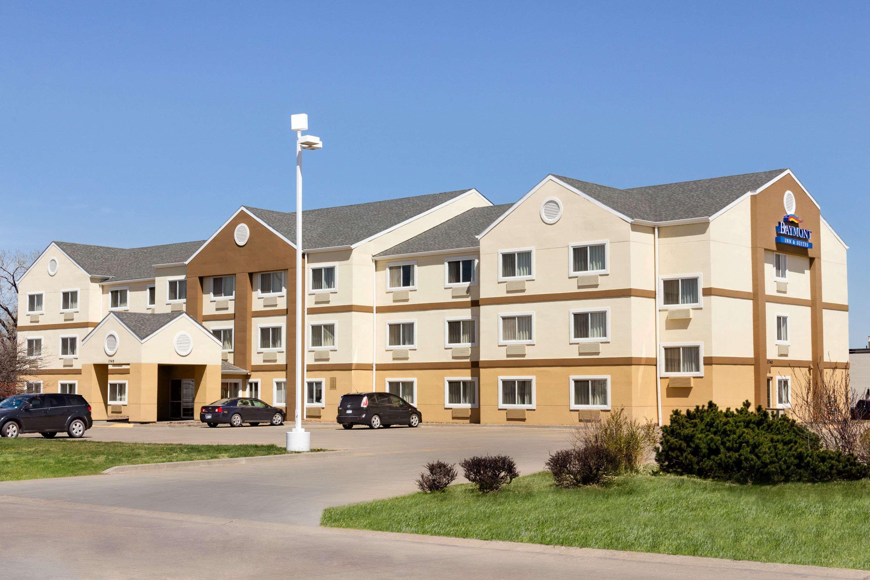 Baymont By Wyndham Salina Hotel Exterior foto