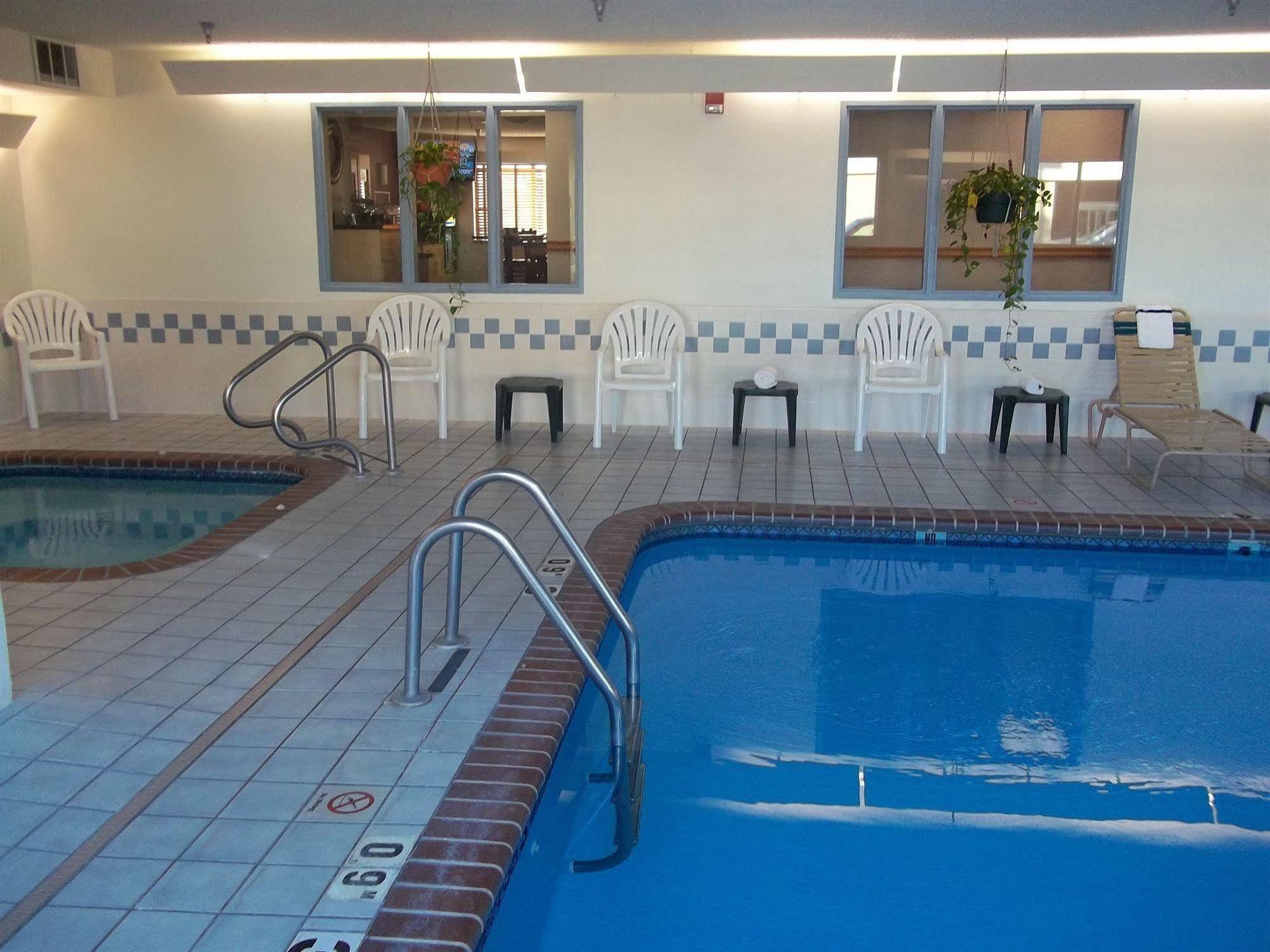 Baymont By Wyndham Salina Hotel Exterior foto