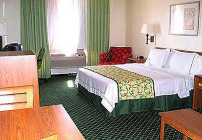 Baymont By Wyndham Salina Hotel Exterior foto